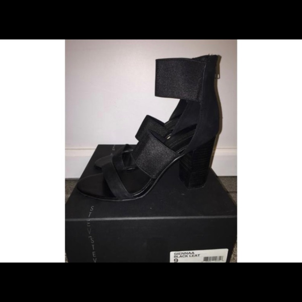 ‼️SOLD‼️ Steven Sienna Triple-Banded Sandal